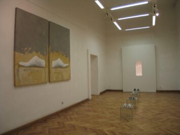 Galleria Krisnjavi Zagabria -Installazione "In Viaggio” forme in cemento, cubi in plexiglas, vetri, scatole di zinco, olio su tela -dimensioni varie