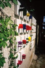 "Arte come" Romans d' Isonzo- Gorizia Inatallazione " Colore come Tridimensione" Cemento, polistirolo,pigmrnti colorati- dimensioni varie