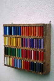 1997 "Galleria Gradska" Zagabria Croazia installazione "Colore come Effimero" Porta libri in legno, libri colorati, tubi al neon, foto, video. -dimensione varie
