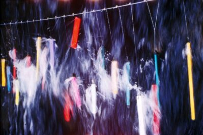 1993 "OXE" Interventi nel Meschio- Vittorio VenetoTV Installazione-legni colorati, cordino in acciaio, dimensioni varie