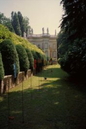 1995 "XLVI Biennale d' Arte di Venezia" Le Venezie - Villa Pisani VE. Memorie e Attese - "Assedio" ferro, legni colorati - dimensioni varie