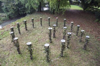 2014 "Arte in Cascina" Installazione "Il Cibo dell' Anima" -- legno, fascine, piatti in porcellana, resina, corda, poesie, dimensini varie. Degli artisti F. Da Rold e G. vazza